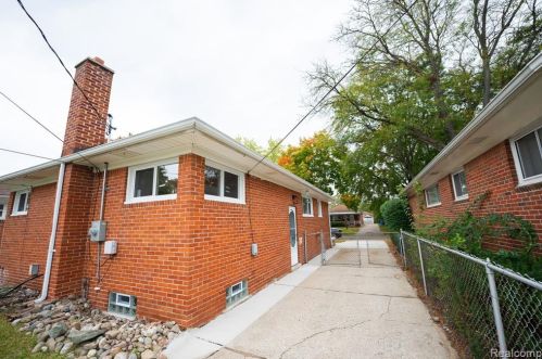 8451 Nightingale St, Dearborn Heights MI  48127-1203 exterior