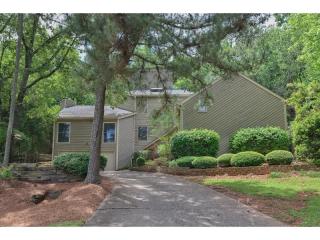 40 Fairway Ridge Dr, Alpharetta, GA 30022-5420