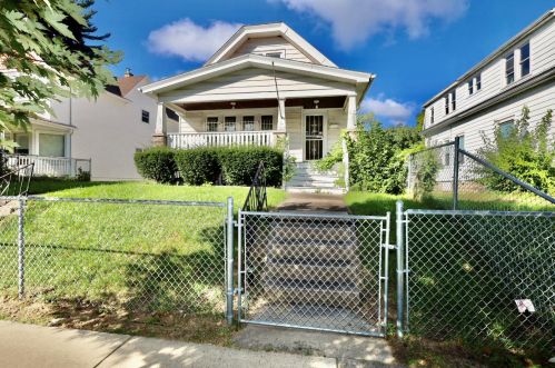 5457 35th St, Milwaukee, WI 53209-4754