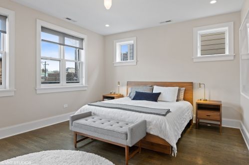 3621 Hermitage Ave, Chicago IL 60613-3507 exterior