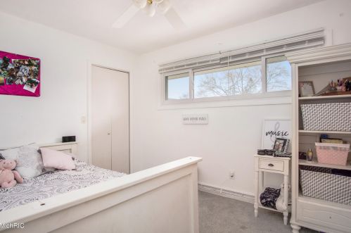 8696 Mdw Ln, Berrien Springs MI 49103-1426 exterior