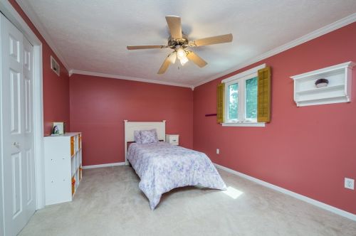 564 Sunset Dr, Pittsburgh PA  15228-2550 exterior