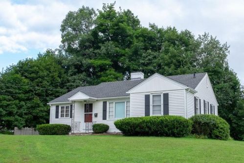 7 Bergstrom Rd, Worcester, MA 01606-1521