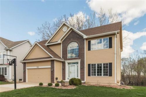 9105 Oakridge Pl, Camp Dodge, IA 50131-2235
