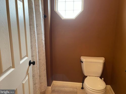 142 Merlin Dr, Hummelstown PA exterior