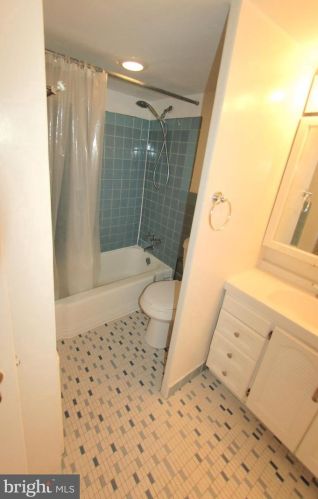 922 24th St, Washington DC 20037-2203 exterior