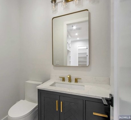 116 Lk Rd, Demarest NJ 07627-2236 exterior