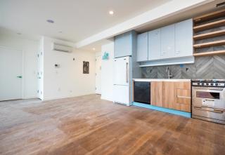 553 Graham Ave, Brooklyn NY  11222-4640 exterior