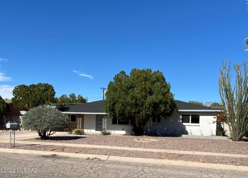 6151 Eli Dr, Tucson, AZ 85711-8738