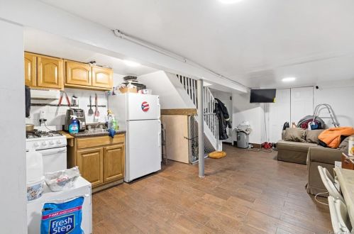 1506 Crosby Ave, Bronx NY 10461-4901 exterior