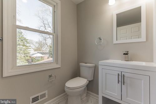 319 Marne Ave, Tavistock NJ 08033-1444 exterior