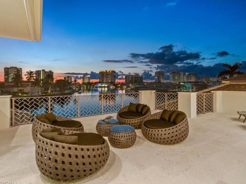 3841 Crayton Rd, Naples FL 34103-3528 exterior