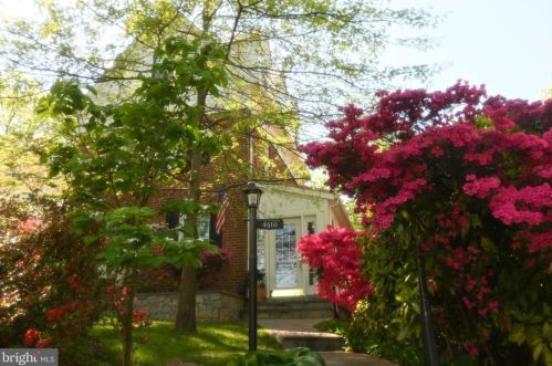 4910 Crescent St, Bethesda MD  20816-1702 exterior