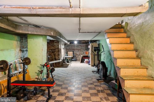 1233 Jackson St, Philadelphia PA 19148-2929 exterior