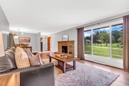 2374 Jenkinson Dr, Pittsburgh PA  15237-6620 exterior