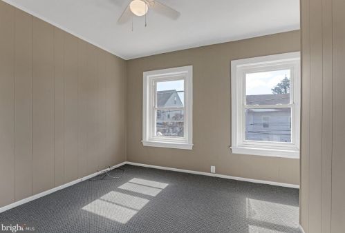 565 Jefferson Ave, Pottstown PA 19464-4721 exterior