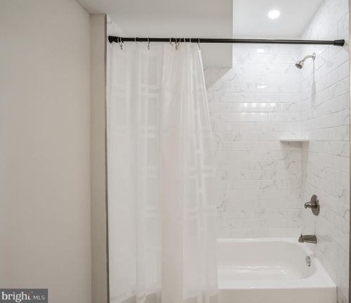 220 Fountain St, Philadelphia PA  19128-4508 exterior