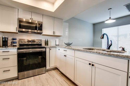 1463 Moonlight Dr, Tucson, AZ 85748-7435