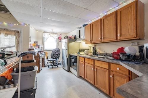 8 Maple St, Chicopee MA 01020-2626 exterior