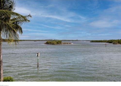 1070 Nelsons Walk, Naples, FL 34102-7835