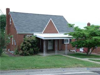1372 Hamilton Rd, Pittsburgh, PA 15234-2305