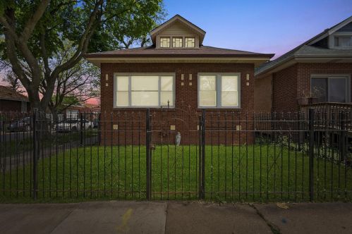 6201 Mozart St, Chicago, IL 60659-1609