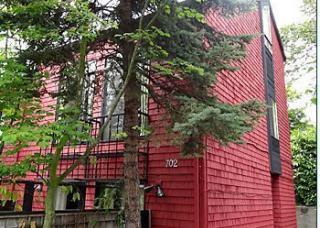 700 42nd St, Seattle WA  98105-6420 exterior