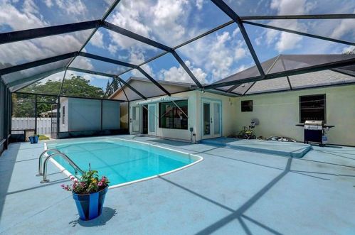 174 Parish Ter, Fort Pierce FL  34984-3636 exterior