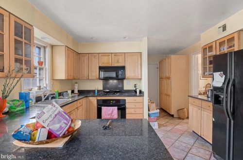 7907 Ivymount Ter, Rockville MD 20854-3753 exterior