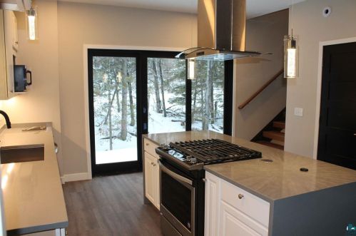 3631 London Rd, Duluth MN 55812-2125 exterior