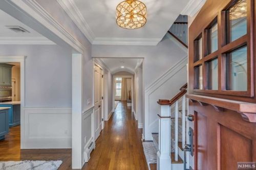 10 Myrtle Ave, Demarest, NJ 07627-2222