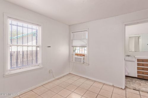 834 Lee St, Tucson AZ 85719-3932 exterior