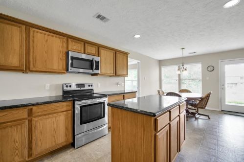 327 Cpe Conroe Dr, Montgomery TX 77356-5718 exterior