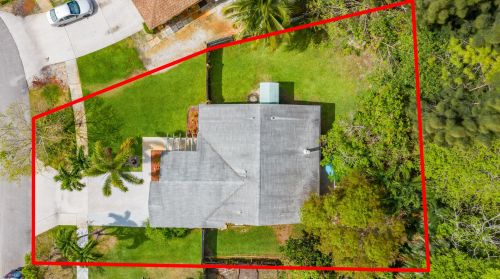 8204 Little Beth Dr, Boynton Beach FL 33472-1136 exterior