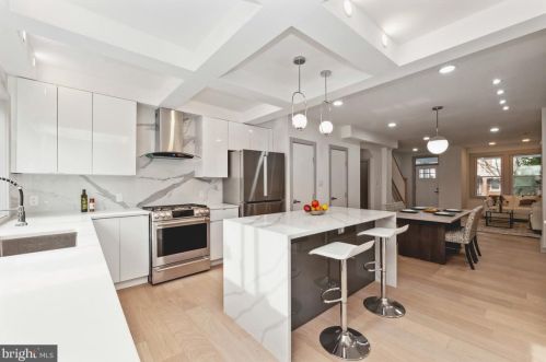 1607 D St, Washington DC  20003-2441 exterior