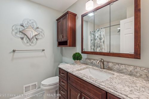 502 Brunswick Dr, Dewitt MI 48820-9189 exterior