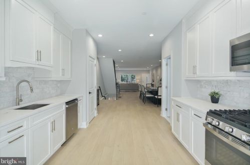 429 Lemonte St, Philadelphia PA 19128-4534 exterior