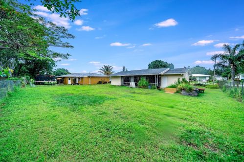 258 Summer Rd, Fort Pierce FL 34983-1731 exterior