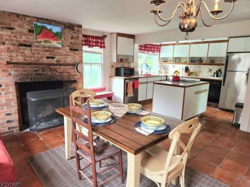 35 Main St, Clinton NJ 08809-1250 exterior