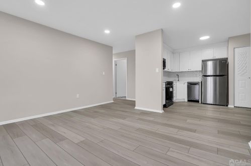 350 Lancaster Ct, Piscataway NJ 08854-6223 exterior