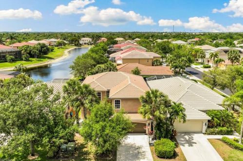 8323 Laurel Lk Blvd, Naples FL 34119-6789 exterior