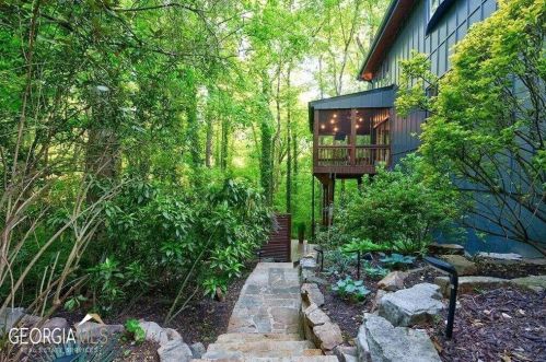 620 Colebrook Ct, Atlanta GA  30327-4710 exterior