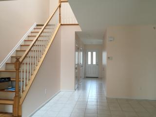 204 Fen Way, Syosset NY  11791-4317 exterior