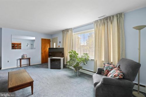 678 Allison Rd, Huntingdon Valley PA 19006-2905 exterior