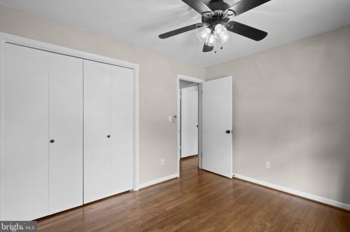 18011 Ml Crk Dr, Rockville MD 20855-1023 exterior