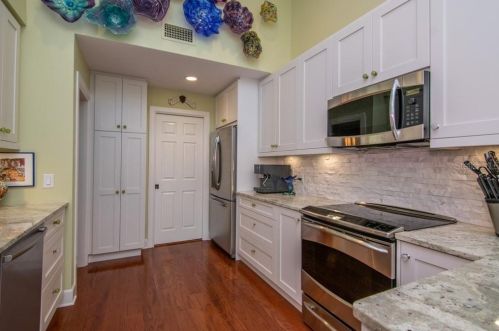 4949 Bayshore Blvd, Tampa FL 33611-3851 exterior