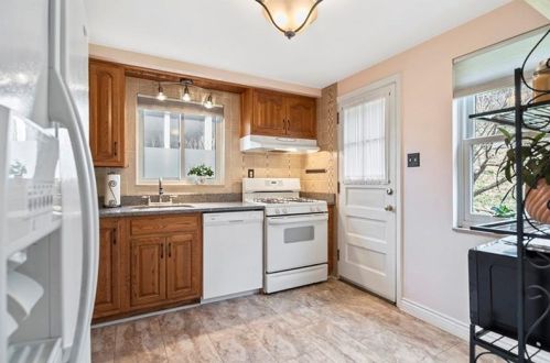 833 Macarthur Dr, Pittsburgh PA 15228-1704 exterior