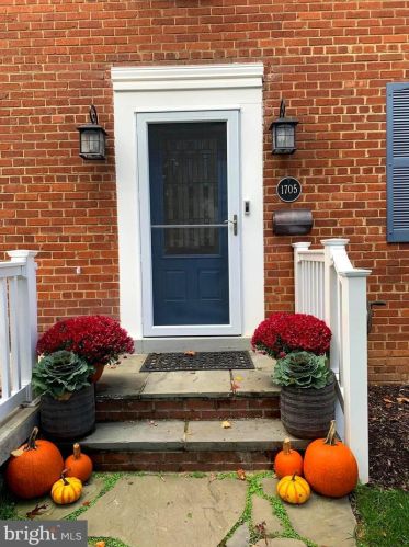 1705 Noyes Ln, Silver Spring MD  20910-2227 exterior