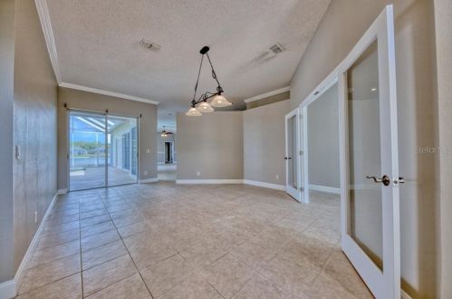 10041 Oasis Palm Dr, Tampa FL 33615-2779 exterior