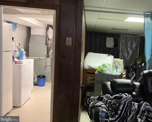 823 Longshore Ave, Philadelphia PA  19111-4422 exterior